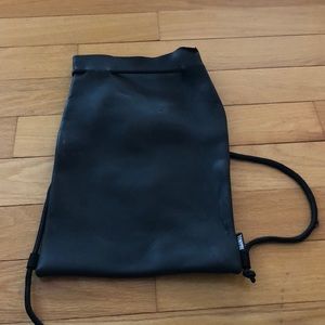Black triangl bag